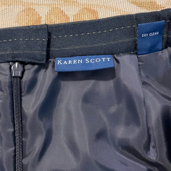 Navy blue pinstripe skirt by Karen Scott size 16 - Picture 6 of 7